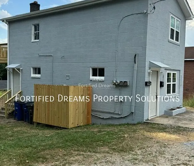 1514 E 14th St #A — Photo 2