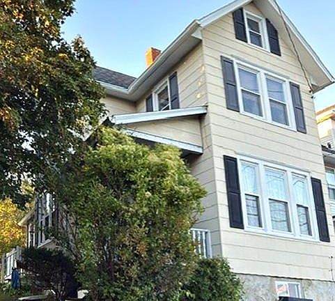 2nd image of 229 W Lafayette St