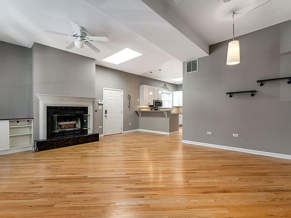 3rd image of 1913 W Armitage Ave APT 2F