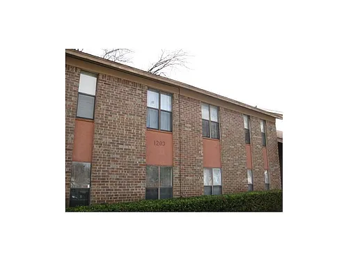 1203 W 49th St Photo 1