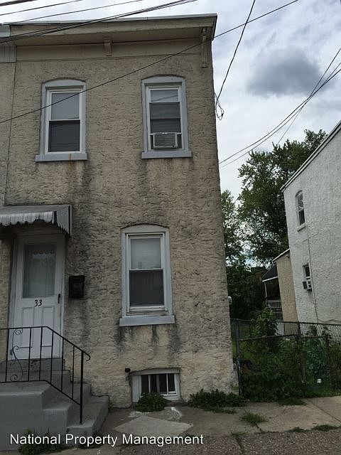 2nd image of 33 Chase St