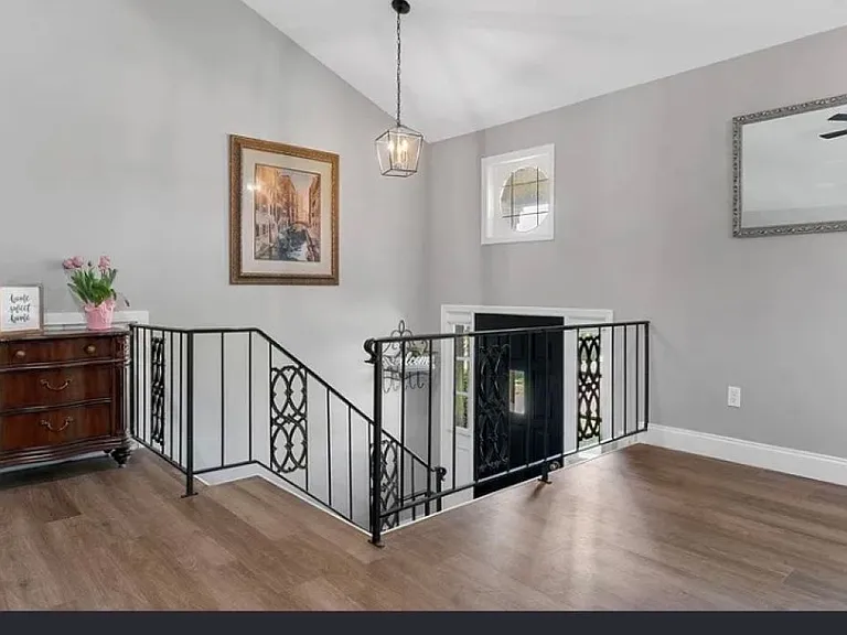 3704 Hilldale Dr NE — Photo 2