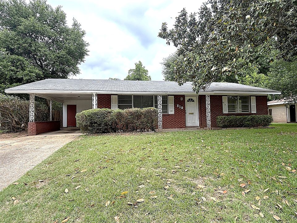 1st image of 818 Martha Ln