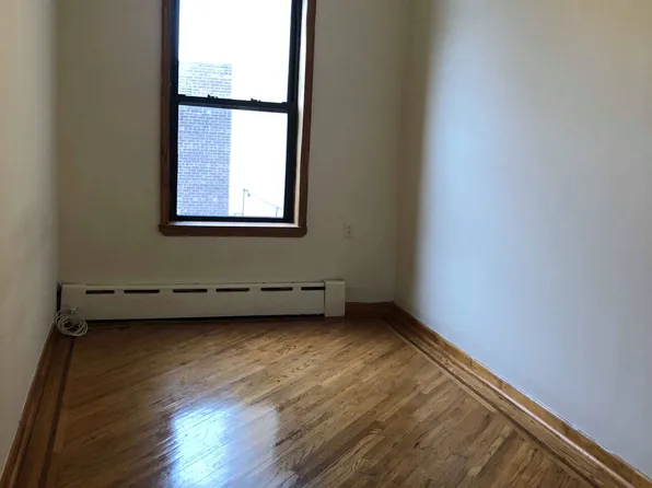 2559 East 18th Street 1 image 2 of 4