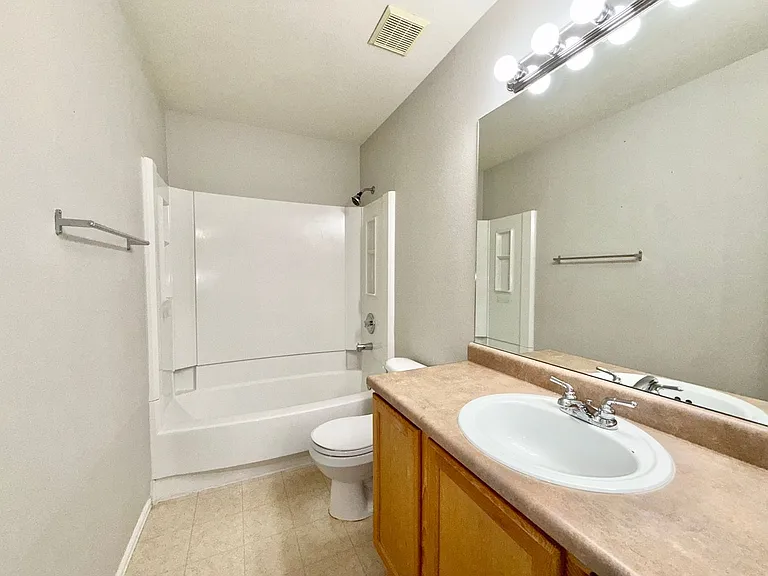 4899 Saddle Ridge Dr — Photo 21