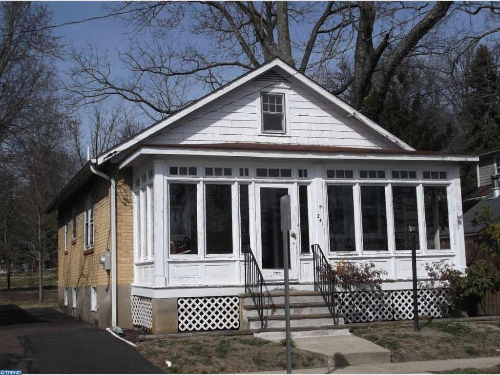241 W Ashland St photo 1