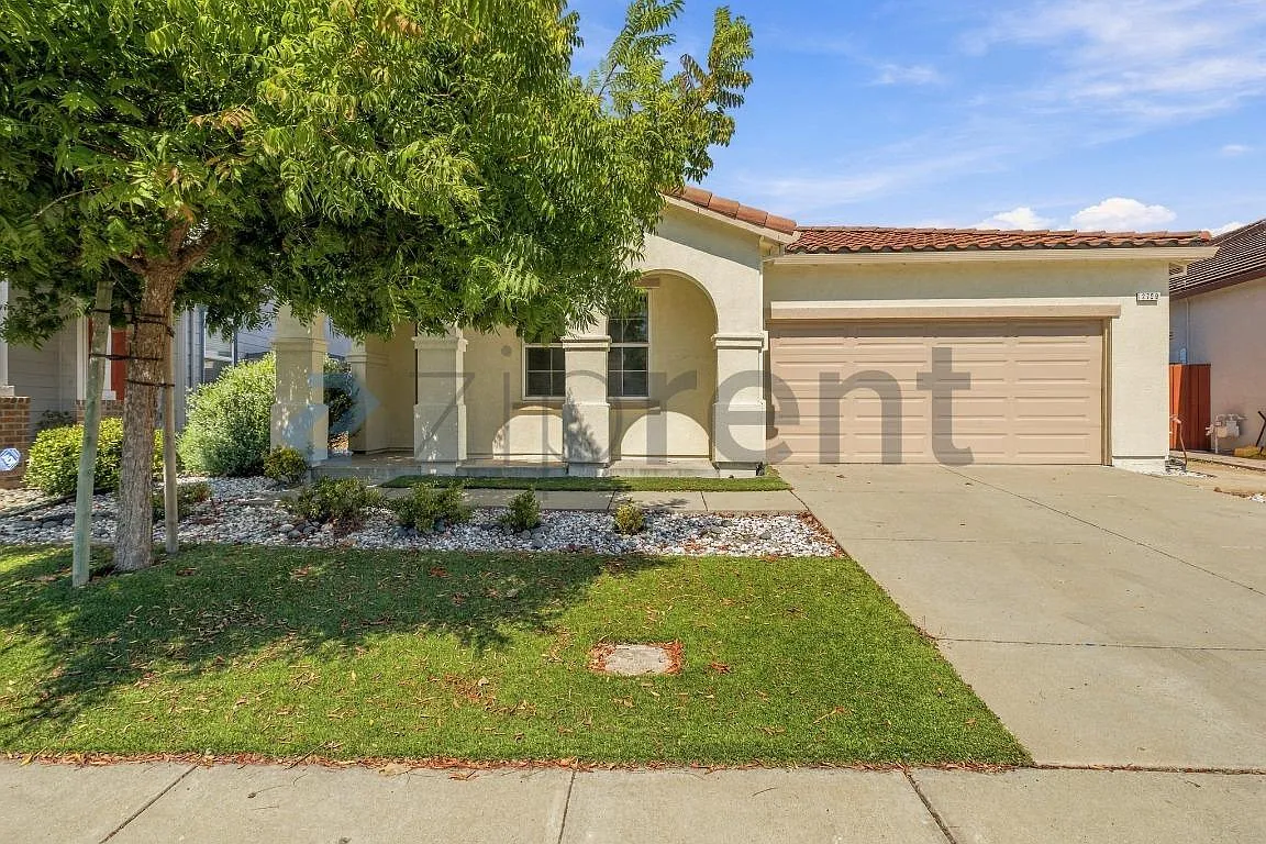 4 bed, 1964 sqft, $4,500 — Photo 2