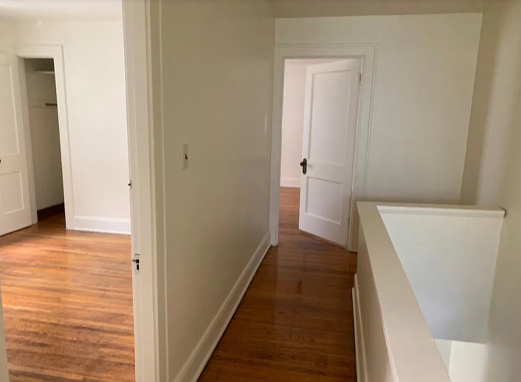 Large Apartment In Price Hill — Photo 4