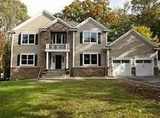 13 Hickory Pl, Livingston, NJ 07039