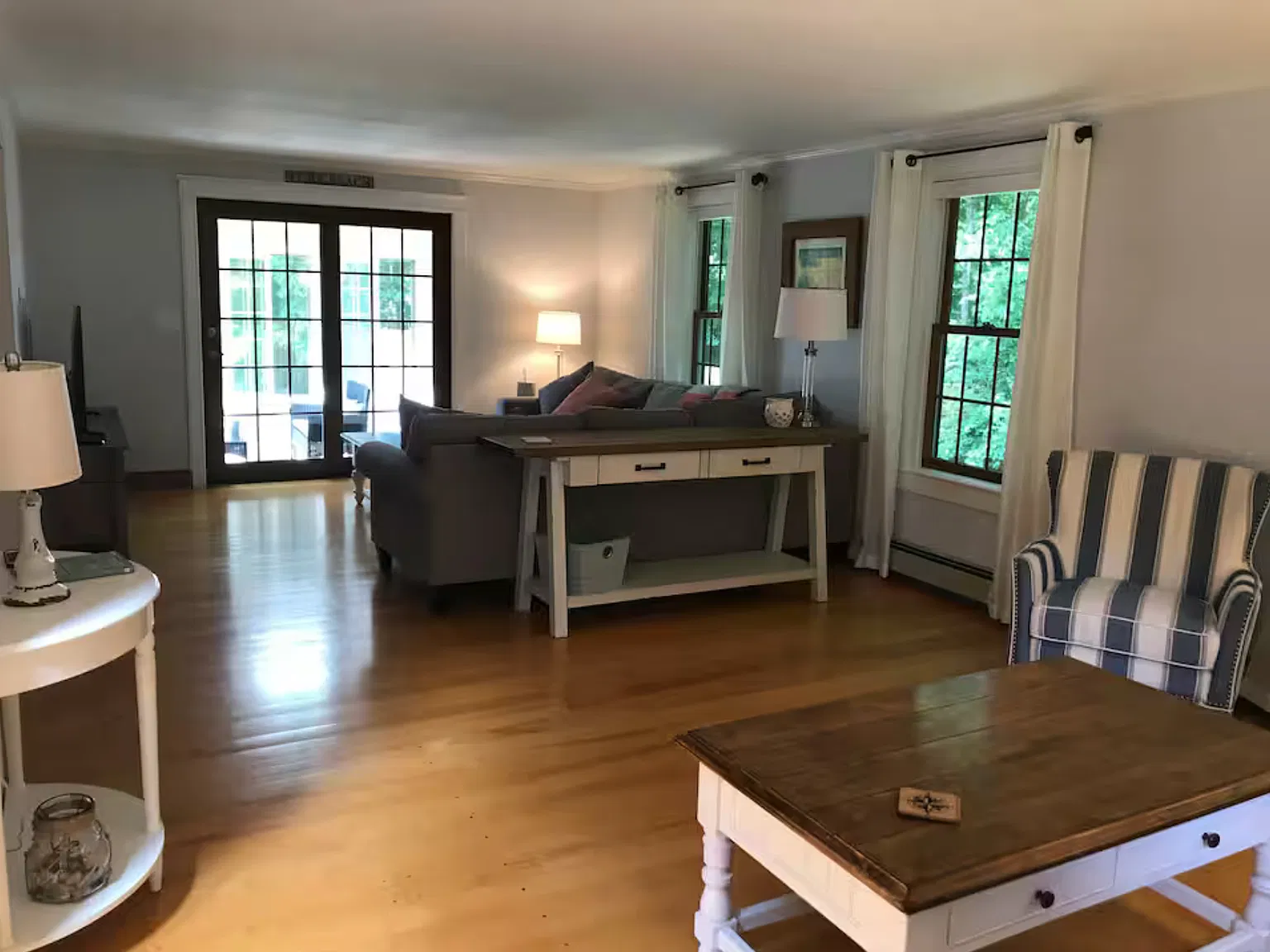 3 bed, 2469 sqft, $2,845 — Photo 4