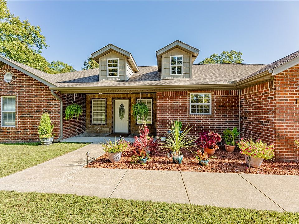 1st image of 15 Fountainhall Dr