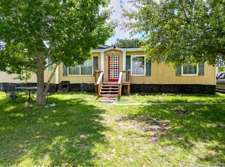 130 Davie Ln, Marion, TX 78124