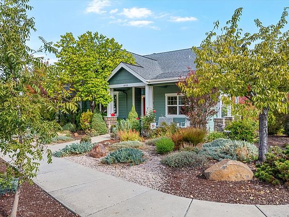 3rd image of 1033 Lithia Way