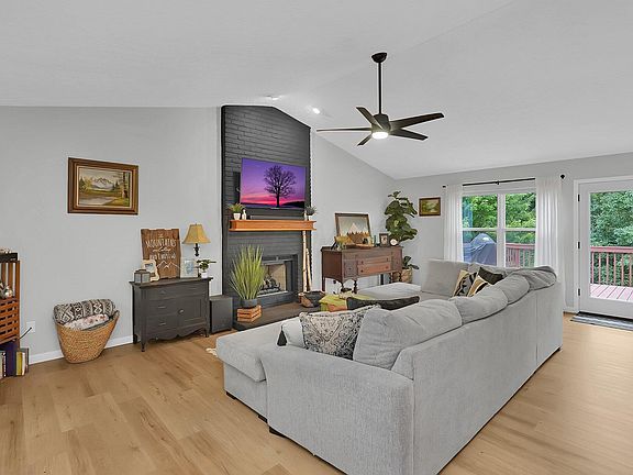 5th image of 1887 Queens Meadow Ln