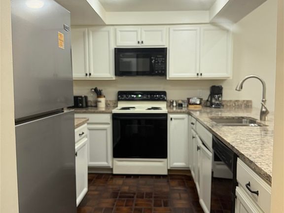 4th image of 4719 Camelot Dr #11