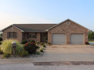 224 Olympic Dr, Palmyra, MO 63461