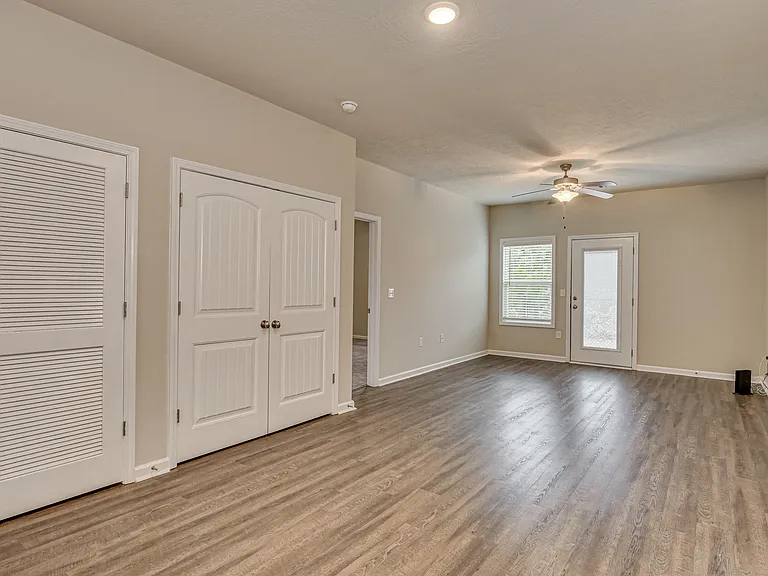 Barrington Apartments — Photo 35