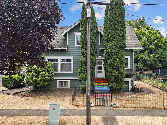 2nd image of 906 Maple St SW