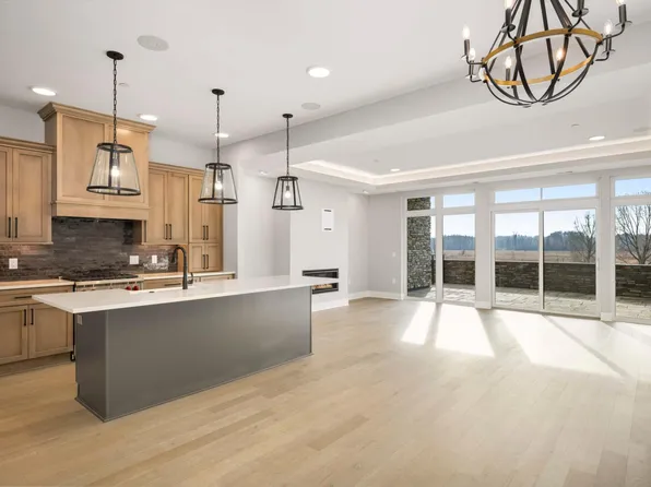 1 Hill Farm Rd #104, North Oaks, MN 55127