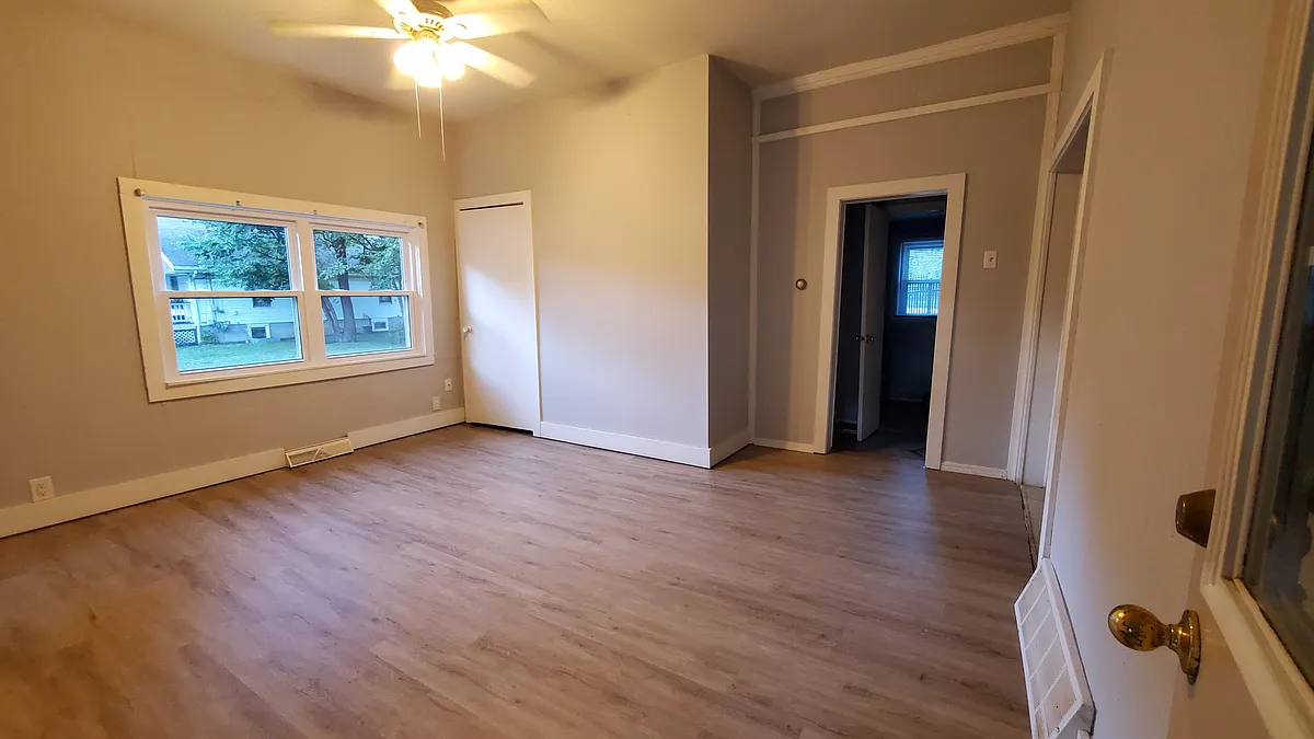 Living Room - 206 N Maple St