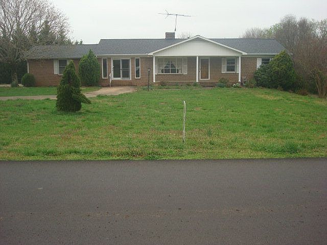 1st image of 3022 Longwood Dr