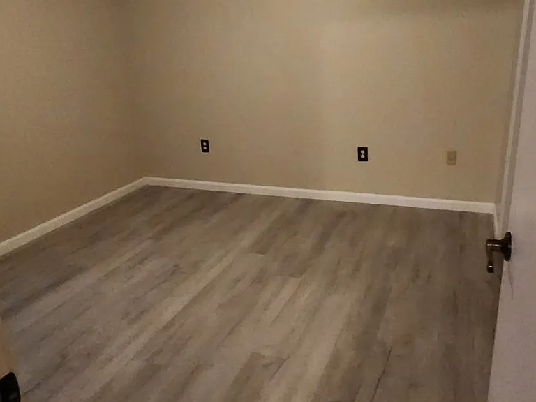 324 Ray Ave — Photo 9