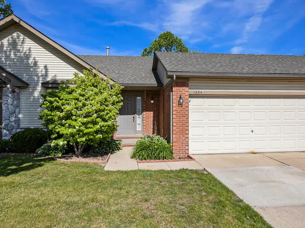1884 N Kenwyck Dr, Ypsilanti, MI 48198