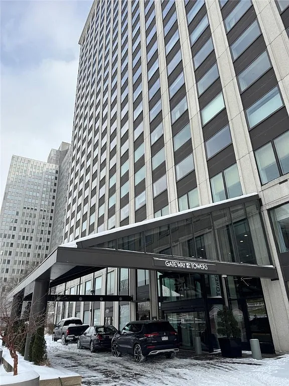 320 Fort Duquesne Blvd APT 19H photo 1