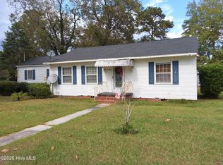 104 Woodrow St, Tabor City, NC 28463