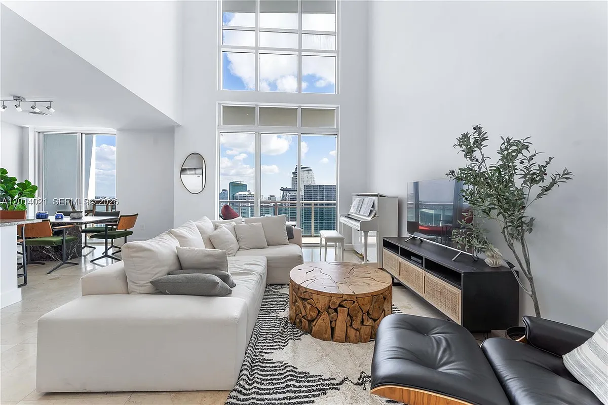 Building Photo - 950 Brickell Bay Dr #5506