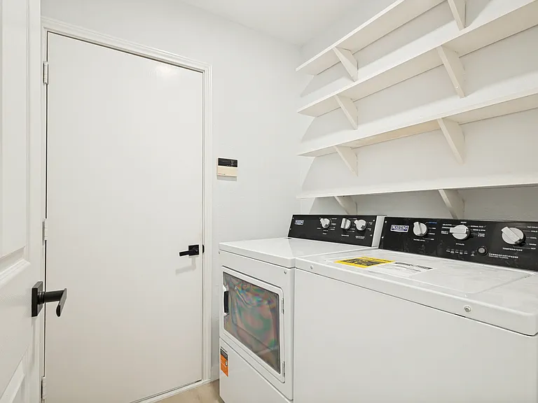 2112 Carriage Hl — Photo 5