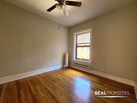 5th image of 953 W Cornelia Ave APT 2D