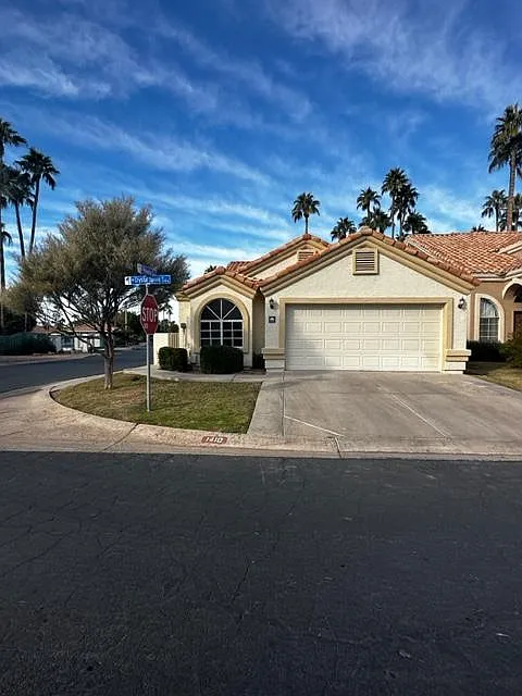 1410 W Crystal Spring Dr — Photo 1