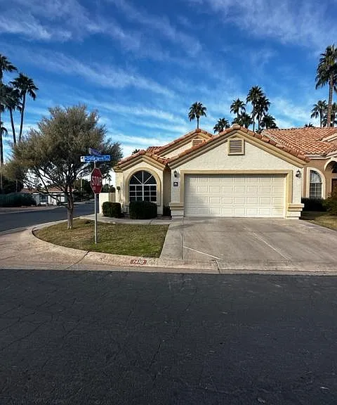 1410 W Crystal Spring Dr — Photo 1