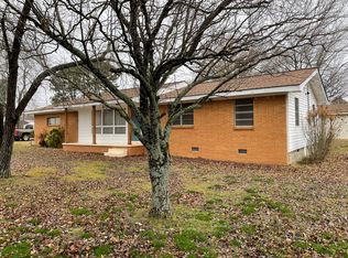 740 E Center St, Cave City, AR 72521