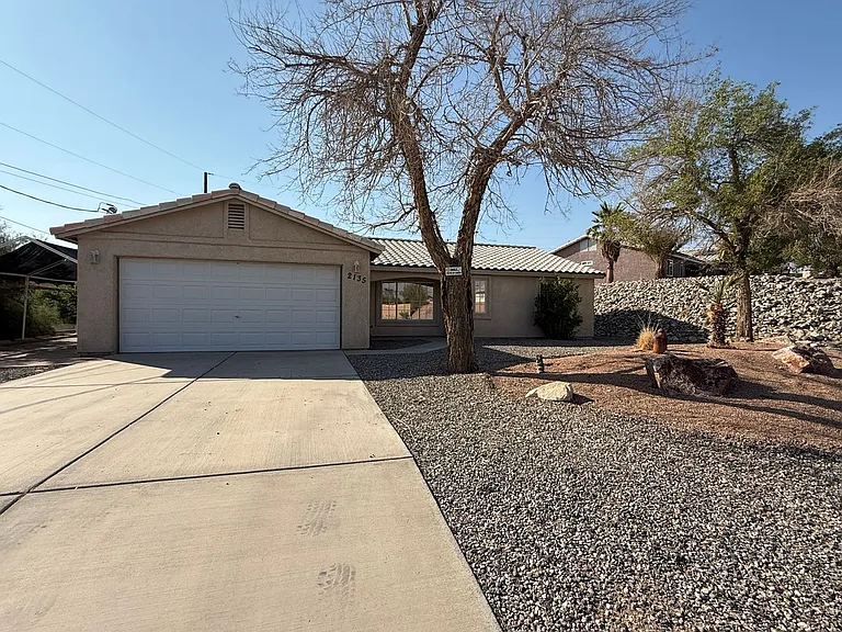 2135 Cosnina Dr — Photo 1