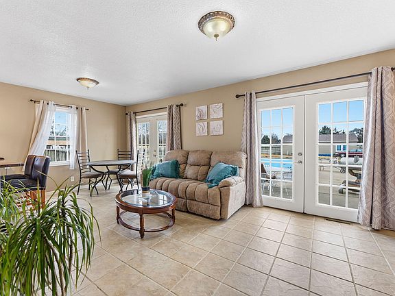 3rd image of 6806 McIntire Rd