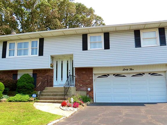 3rd image of 65 Elm Dr