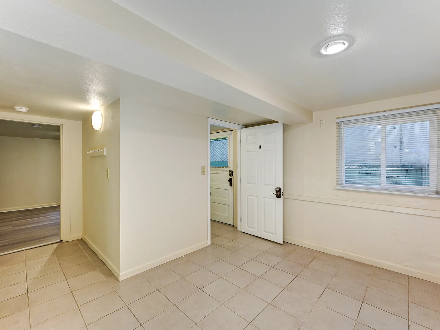 UW 4707 Brooklyn Ave NE - E (Apt5) — Photo 3