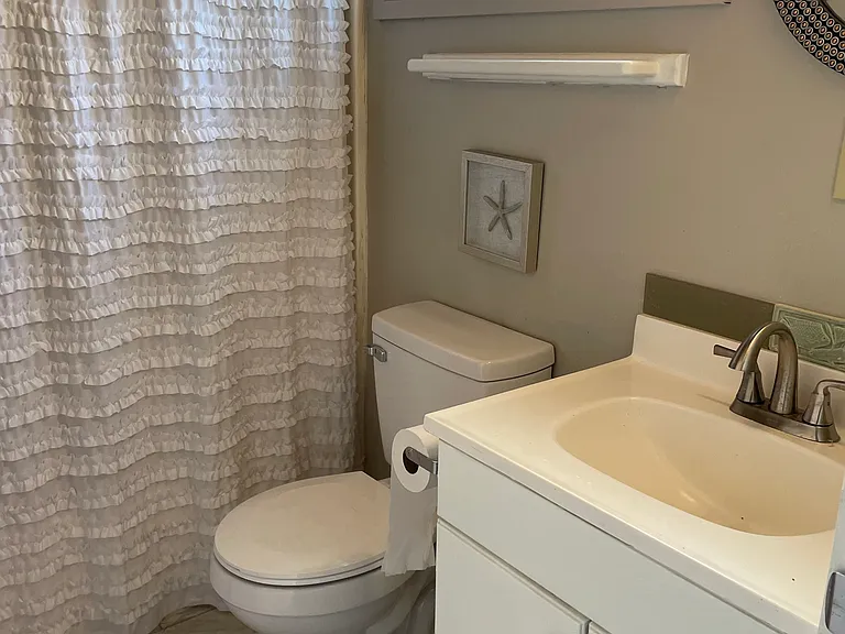 31 NE Matthew Dr — Photo 5