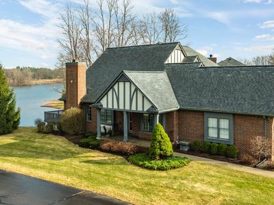 31 Burniah Ln, Lake Orion, MI, 48362