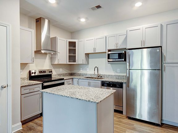 Explore this sleek and stylish kitchen, perfect for culinary enthusiasts.