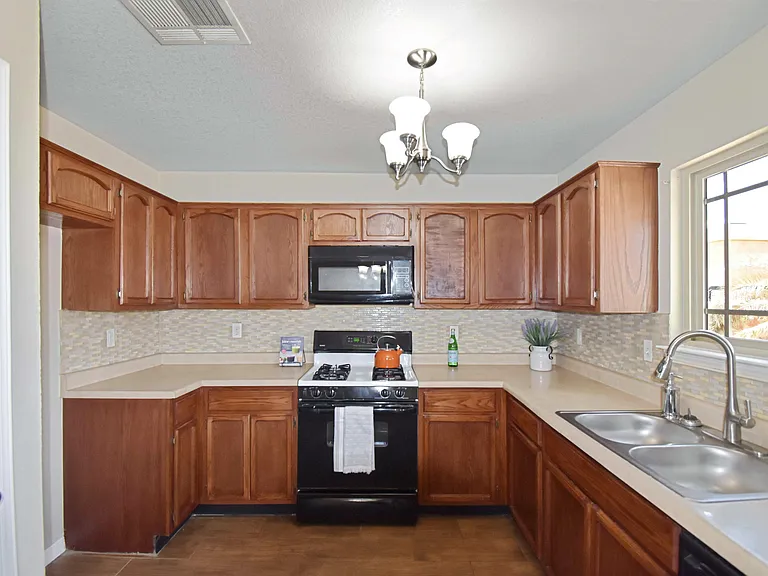 14229 Poets Rock Ln — Photo 11