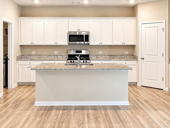 5th image of 739 Gelderland Dr