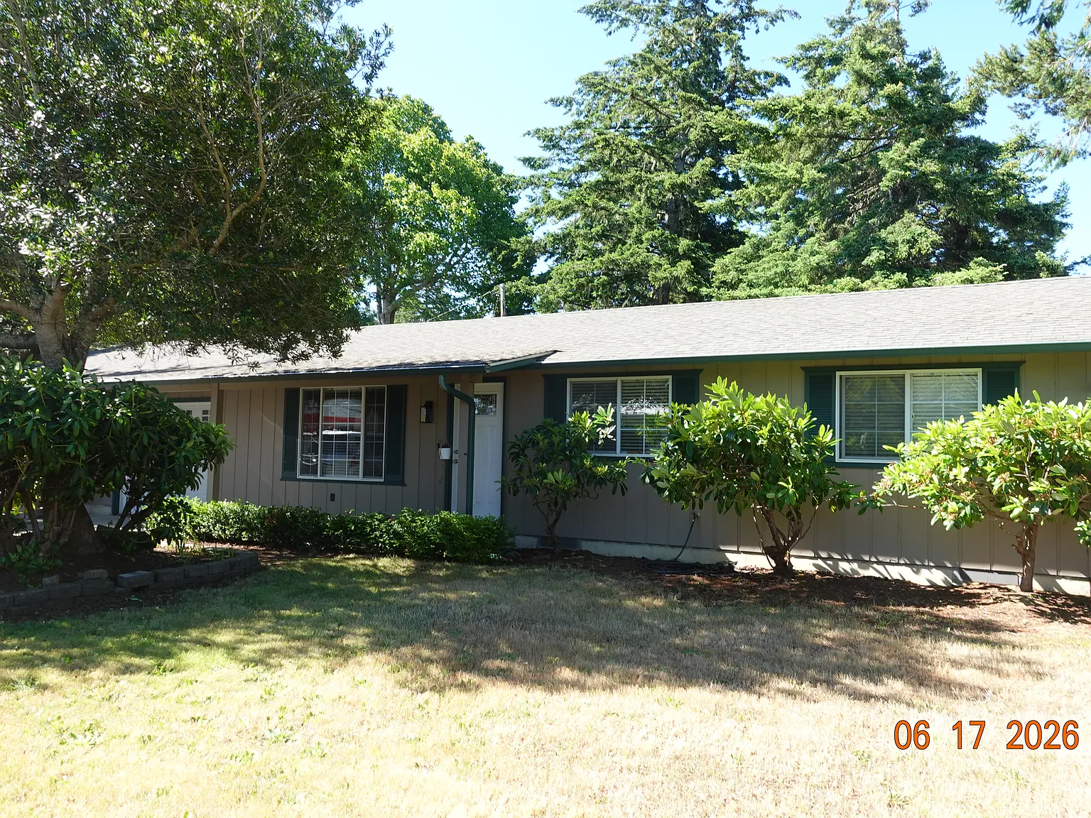 3 bed, 984 sqft, $2,100 — Photo 2