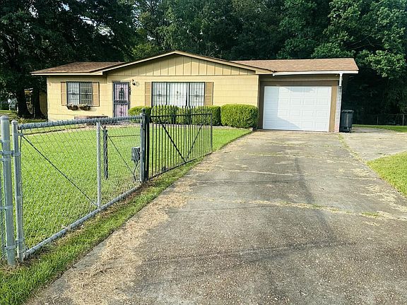 5th image of 508 Queen Park Cir