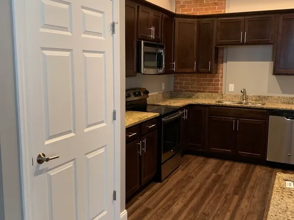 1534 River Dr APT 203, Moline, IL 61265