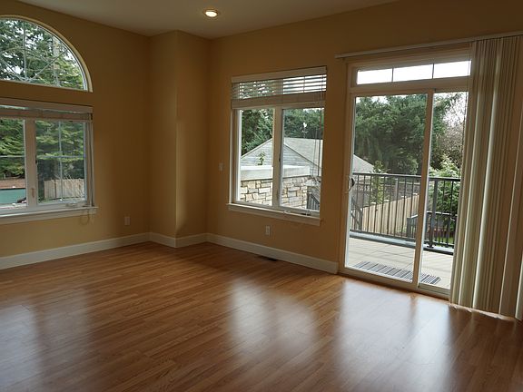 3rd image of 12326 NE 7th Pl #107