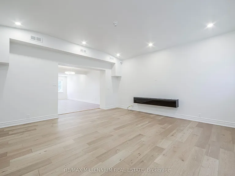 1285 Rebecca St — Photo 20