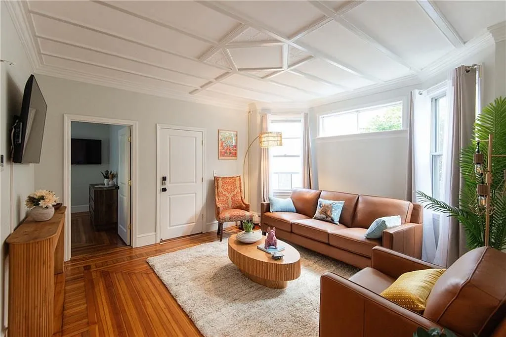 3 bed, 1.0 bath, 1000 sqft, $3,500 — Photo 4